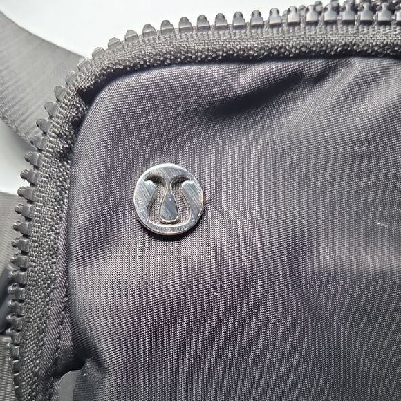 Lululemon Athletica Black 1L Belt Bag - Picture 7 of 7